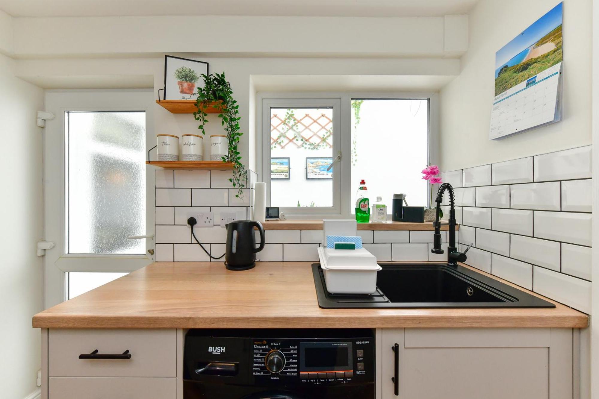 Free Parking - Heart Of The City - Superb Townhouse & Garden - Peaceful Area But Only 5Min Walk To Beach, Shops, Bars, Arena, Marina, Parks Swansea Ngoại thất bức ảnh