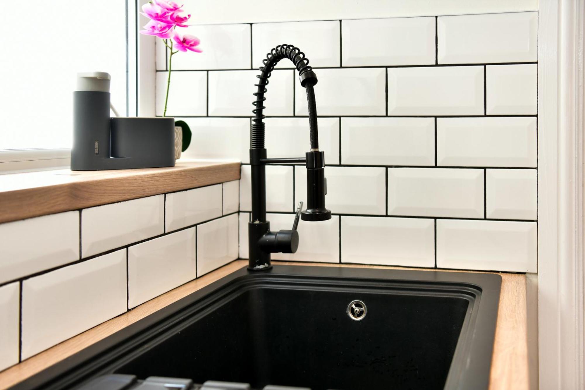 Free Parking - Heart Of The City - Superb Townhouse & Garden - Peaceful Area But Only 5Min Walk To Beach, Shops, Bars, Arena, Marina, Parks Swansea Ngoại thất bức ảnh