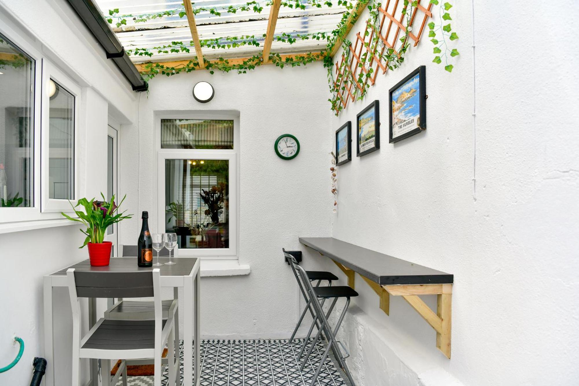 Free Parking - Heart Of The City - Superb Townhouse & Garden - Peaceful Area But Only 5Min Walk To Beach, Shops, Bars, Arena, Marina, Parks Swansea Ngoại thất bức ảnh